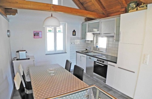 Brione sopra Minusio Apartamento | El hermoso apartamento de 3 dormitorios está ubicado en el piso superior de "Santa Barbara Hau