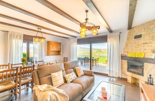 Villanueva de Yerri Chalet De Esquí | Casa Santamaría, espaciosa casa a los pies del pantano de alloz