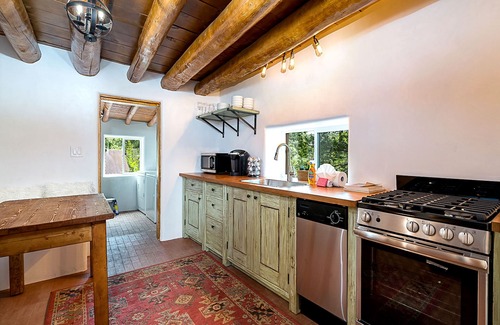 Chupadero Casa | Casa Sarita | Pets Allowed + Near Trails & Galleries!