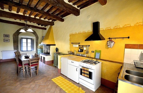 Monteriggioni Casa | Casa Scoiattolo B: Un apartamento agradable y acogedor rodeado de prados y verdes colinas.