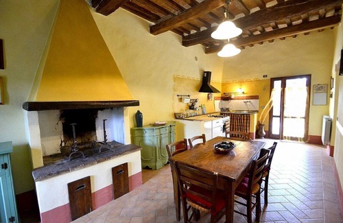 Monteriggioni Casa | Casa Scoiattolo B: Un apartamento agradable y acogedor rodeado de prados y verdes colinas.
