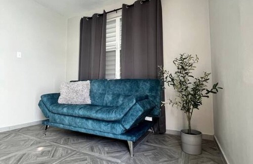 San Anton Casa | Casa Serena B, Modern Apt w. Private Jacuzzi