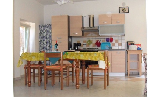 Albisano Apartamento | Casa Silvia Encantador apartamento amueblado para 4 pers. Torri del Benaco / Albisano.