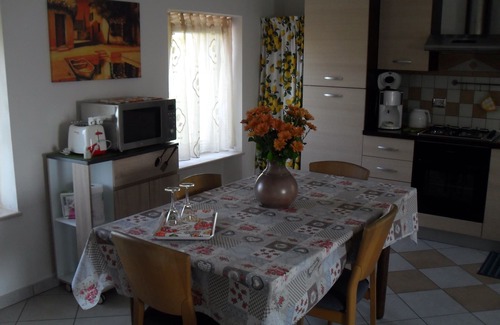 Albisano Apartamento | Casa Silvia Encantador apartamento amueblado para 4 pers. Torri del Benaco / Albisano.