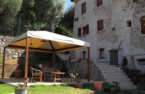 Albisano Apartamento | Casa Silvia Encantador apartamento amueblado para 4 pers. Torri del Benaco / Albisano.