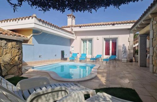 Cala Sinzias Casa | Casa Sinzias con piscina 9 posti letto