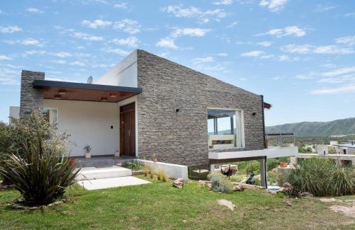 Yocsina Chalet De Esquí | Casa Soñada reserva natural piletas & vistas Carlos Paz