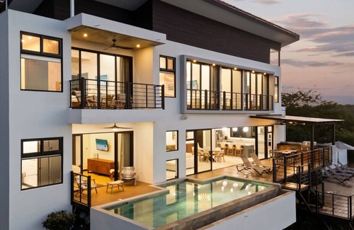 Playa Hermosa Casa | Casa Sol: Luxury 4 BR, Ocean View Villa-Pool & Concierge - Playa Hermosa