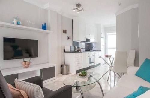 Urbanizacion Hacienda las Chapas Casa | Casa Soleada - Beautiful Villa, Best Corner by Pools, Resort Facilities,Full Kitchen, 3 Terraces, Internet