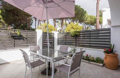 Urbanizacion Hacienda las Chapas Casa | Casa Soleada - Beautiful Villa, Best Corner by Pools, Resort Facilities,Full Kitchen, 3 Terraces, Internet