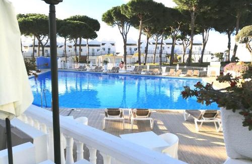 Urbanizacion Hacienda las Chapas Casa | Casa Soleada - Beautiful Villa, Best Corner by Pools, Resort Facilities,Full Kitchen, 3 Terraces, Internet