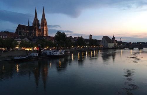 Regensburg Apartamento | Casa Sophia - stadtnahe, großzügige Ferienwohnung