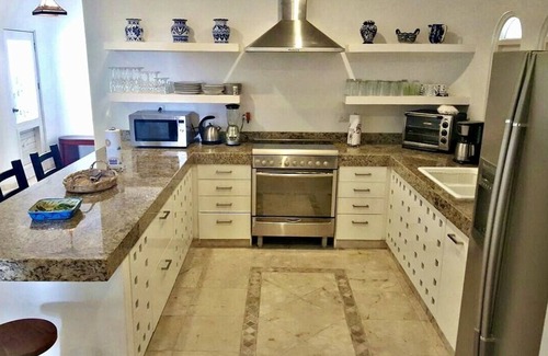 Playacar Fase I Casa | Hermosa y espaciosa villa de 4 dormitorios, a 200 metros de la playa