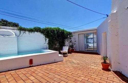 Santiago do Cacem Casa | Casa Típica com Pátio e Tanque