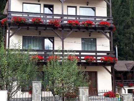 Busteni Casa | Casa Tad