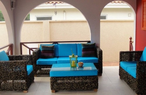 Sabana Liber Villa | La villa más colorida de Luxurios con piscina