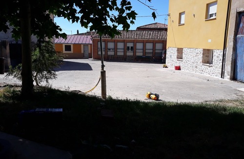Arcos Cabaña | Casa totalmente nueva, para 16 personas a 12 km de Burgos en un pueblo tranquilo