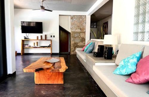 Barra de Colotepec Casa | Casa Tsuki Moderna y Elegante en Punta Zicatela