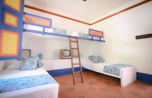 Quebrada Guadalejo Otro | ¡Casa turística colonial con piscina privada en la rivera del río Cauca!