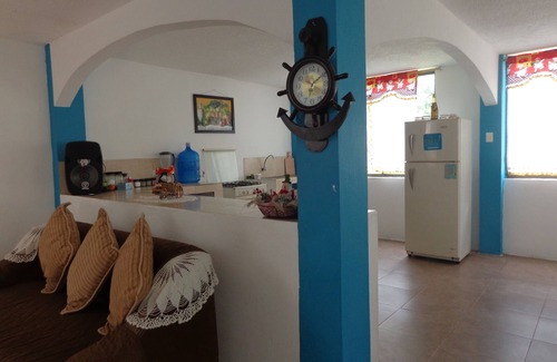 Lligua Casa | Casa Vacacional Baños white blue house