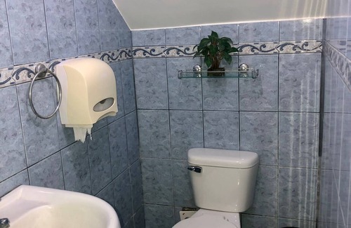 Banos de Agua Santa Casa | Casa Vacacional céntrica, acogedora,limpia ,segura,completamente independiente
