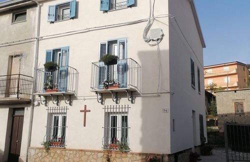 Villanova Strisaili Casa | "Casa Vacanze Bau Mela" con vista a la montaña y jardín compartido