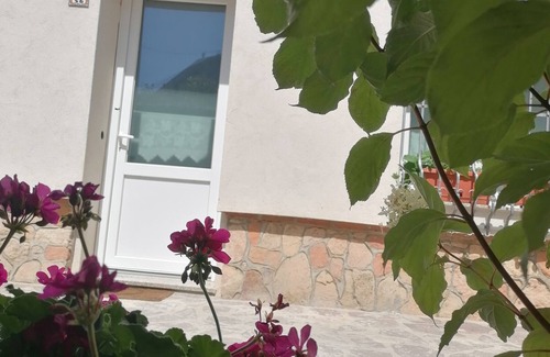 Villanova Strisaili Casa | "Casa Vacanze Bau Mela" con vista a la montaña y jardín compartido