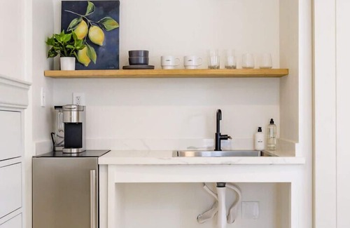 Upper East Apartamento | Casa Valerio Unit 6C-Boutique Suite in Downtown Santa Barbara