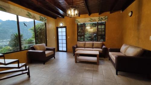 Banos de Agua Santa Casa | "Casa Verde" en Baños de Agua Santa con vista al volcán Tungurahua