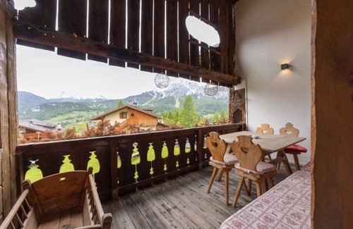 Cortina d'Ampezzo Apartamento | Casa Verocip, a panoramic attic with a view of the Dolomites