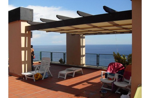 Varazze Apartamento | Casa Viola with shared pool sea view - Happy Rentals