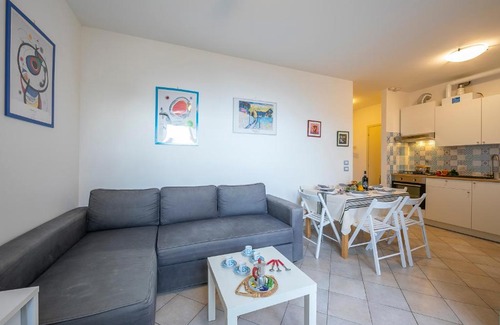 Varazze Apartamento | Casa Viola with shared pool sea view - Happy Rentals
