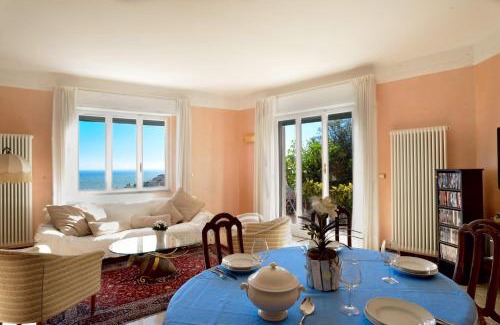 Imperia Casa | casa vista mare con wifi, AC nelle 4 camere da letto e parcheggio privato