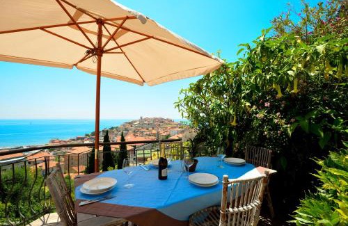 Imperia Casa | casa vista mare con wifi, AC nelle 4 camere da letto e parcheggio privato