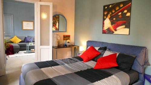 Meda Apartamento | Casa25- Convenient location to Miland Centre & Como Lake!