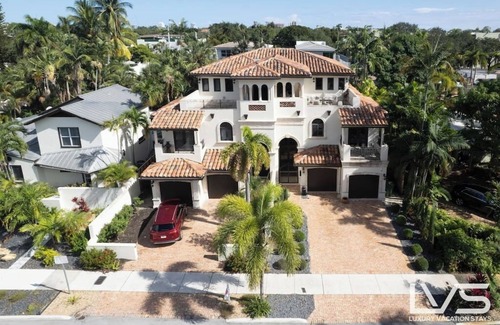 Downtown Fort Lauderdale Casa | CasaBella- LasOlas, Ride2Bch, HotTub, ChefKitchen