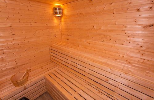 Sinaia Casa | CasaDrago Sinaia , sauna si ciubar cu apa sarata