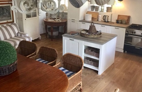 Volta Mantovana Casa | Casale di Charme is in the open countryside on Lake Garda