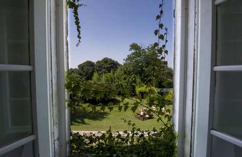 Volta Mantovana Casa | Casale di Charme is in the open countryside on Lake Garda