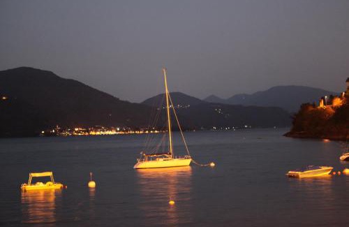 Cannero Riviera Apartamento | CasAle Fe-Wo - Appartamenti con vista Lago