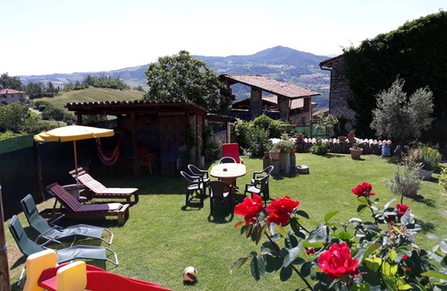 Bassano Sotto Casa | HABITACIONES CON COCINA EN UNA HERMOSA CASA DE CAMPO EN LA RELAJACIÓN DE LAS COLINAS DE PIACENZA
