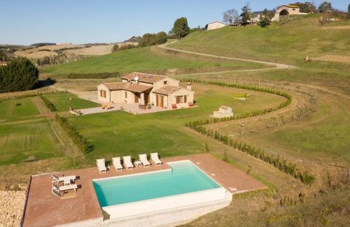 Volterra Villa | Casale Pavone by VacaVilla