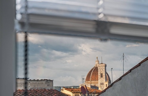Santa Maria Novella Apartamento | Casamanda Penthouse – A Light-Filled Florentine Gem with Panoramic Terrace