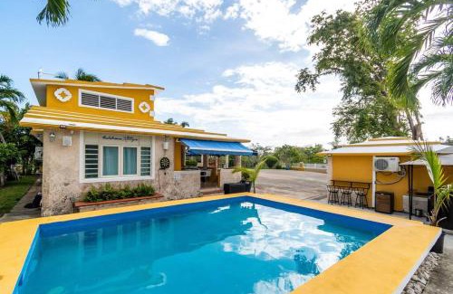 Pedernales Casa | Casamares Oasis Vacacional con Piscina y Barbacoa