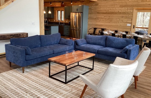 Waterfront Greens Casa | Casamigos | Newly Built Log Cabin + Private Hot Tub in Gated Community