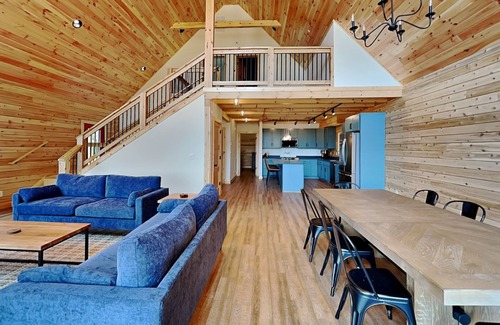 Waterfront Greens Casa | Casamigos | Newly Built Log Cabin + Private Hot Tub in Gated Community