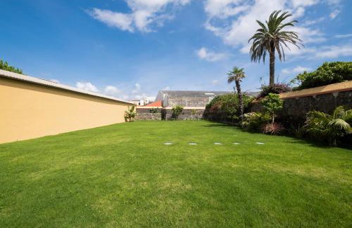 Ponta Delgada Casa | Casas Amarelas Azores