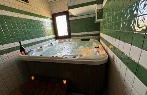 Casas del Cerro Casa | Casas Rurales Maribel - Complejo El Tejar - Apartamentos con jacuzzi en Alcalá del Júcar