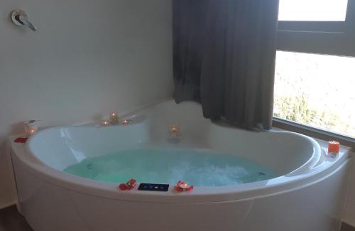 Casas del Cerro Casa | Casas Rurales Maribel - Complejo Moradas del Cerro 1 - Suites con Jacuzzi en Alcalá del Júcar
