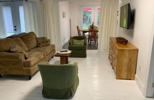 Sauble Beach Casa | CasaVon Cottages Cottage A
